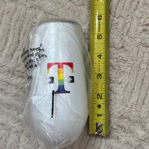 T-Mobile tumbler with plastic lid, with with T logo in pride colors, NWT - Picture 16 of 16